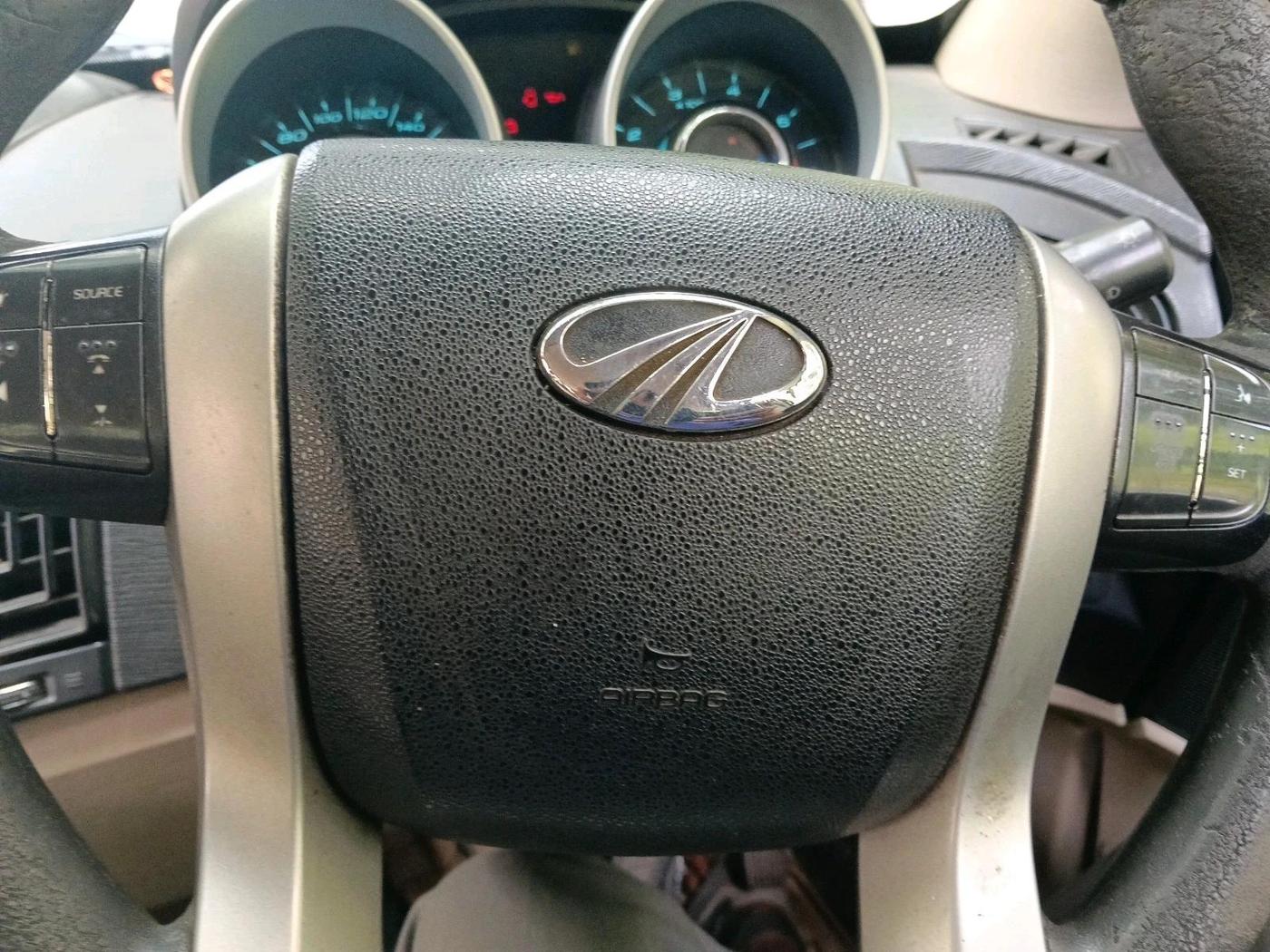 2017 Mahindra XUV500 W6, Diesel, Manual, 2,69,378 km, interior