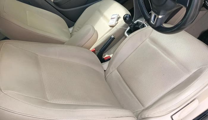 2013 Volkswagen Vento HIGHLINE 1.6 MPI, Petrol, Manual, 51,671 km, interior