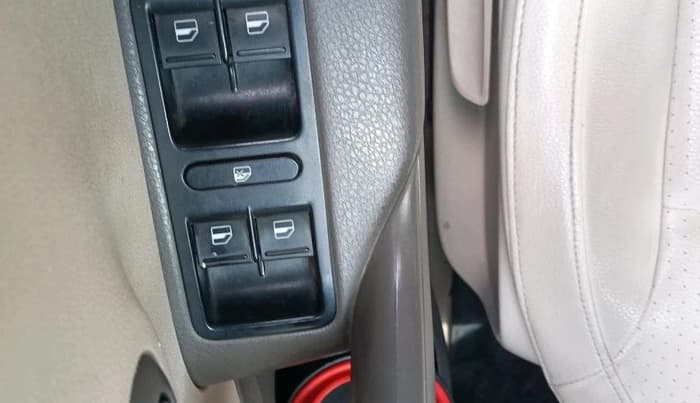 2013 Volkswagen Vento HIGHLINE 1.6 MPI, Petrol, Manual, 51,671 km, interior