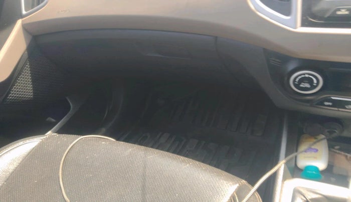 2018 Hyundai Creta SX (O) 1.6 PETROL, Petrol, Manual, 1,43,336 km, interior