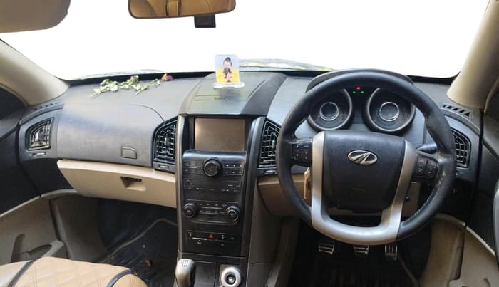2015 Mahindra XUV500 W10, Diesel, Manual, 1,37,859 km, interior