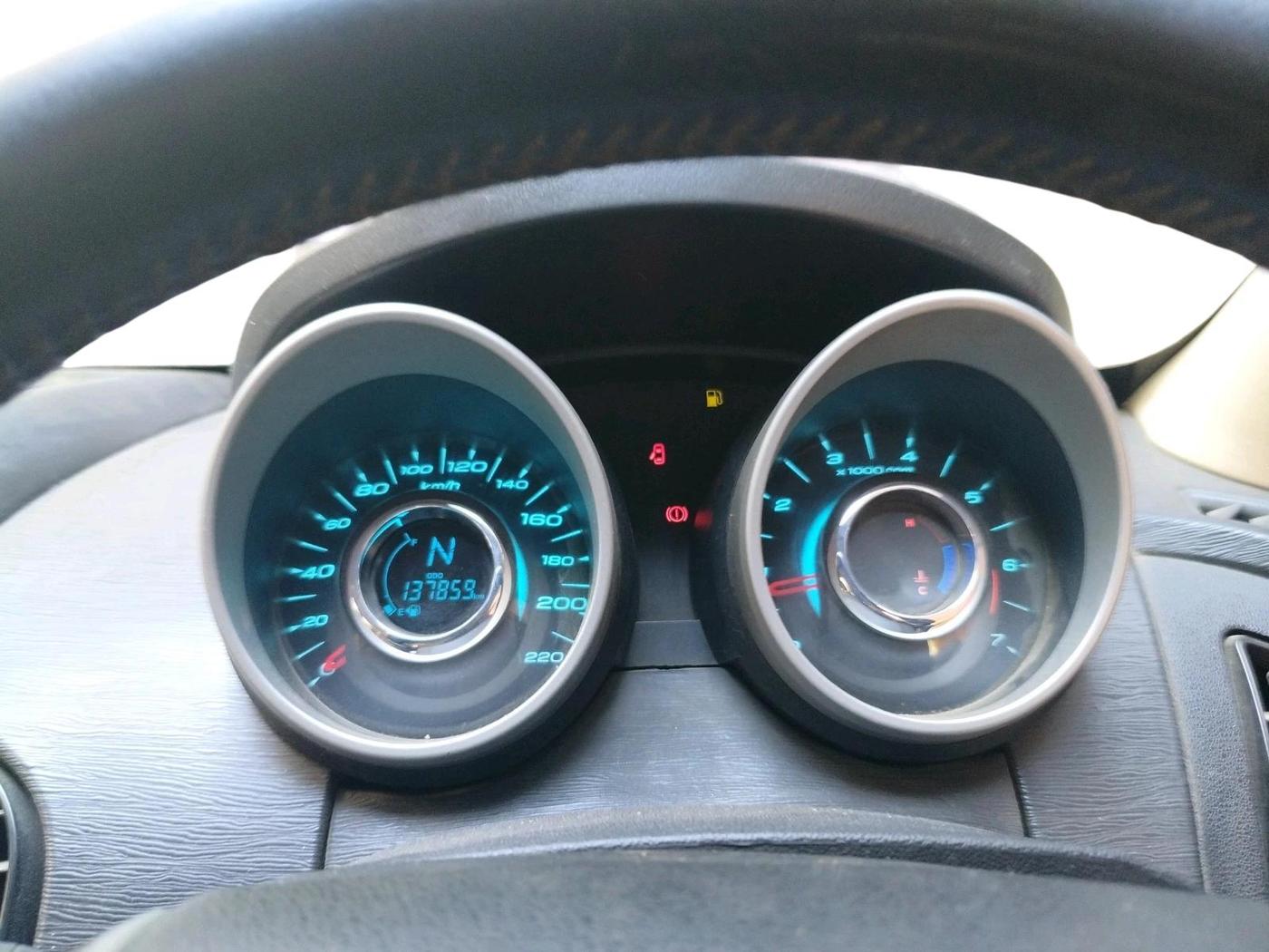2015 Mahindra XUV500 W10, Diesel, Manual, 1,37,859 km, interior