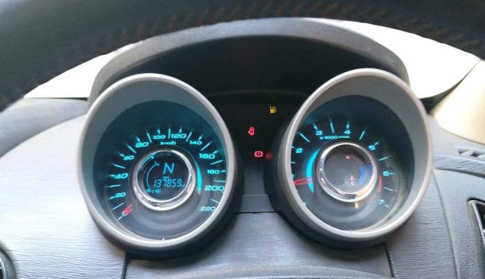 2015 Mahindra XUV500 W10, Diesel, Manual, 1,37,859 km, interior