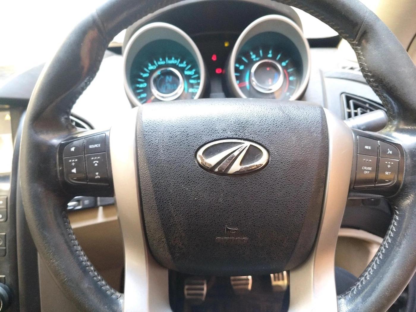 2015 Mahindra XUV500 W10, Diesel, Manual, 1,37,859 km, interior