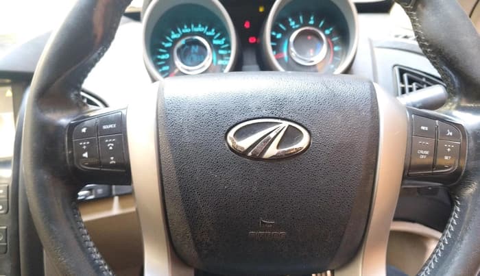 2015 Mahindra XUV500 W10, Diesel, Manual, 1,37,859 km, interior