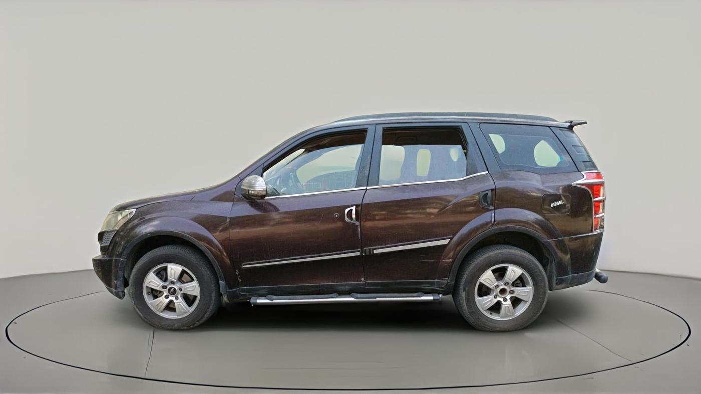 2013 Mahindra XUV500 W8, Diesel, Manual, 3,04,879 km, exterior