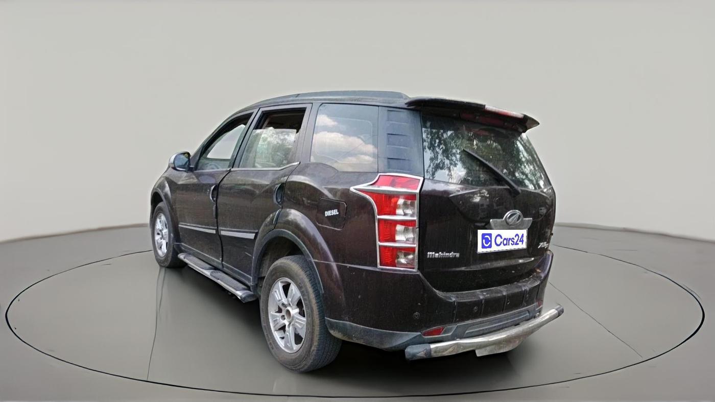2013 Mahindra XUV500 W8, Diesel, Manual, 3,04,879 km, exterior