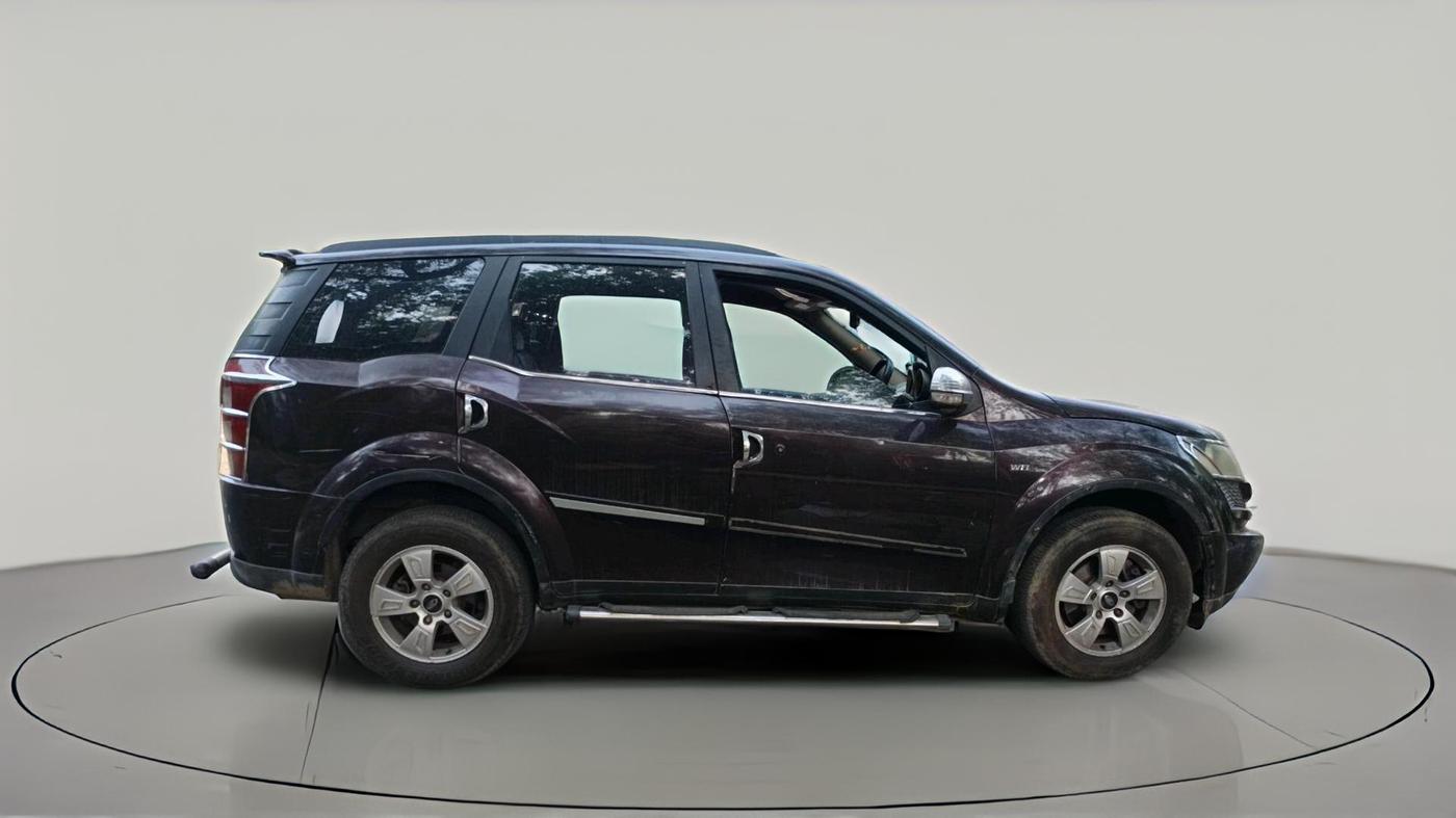 2013 Mahindra XUV500 W8, Diesel, Manual, 3,04,879 km, exterior