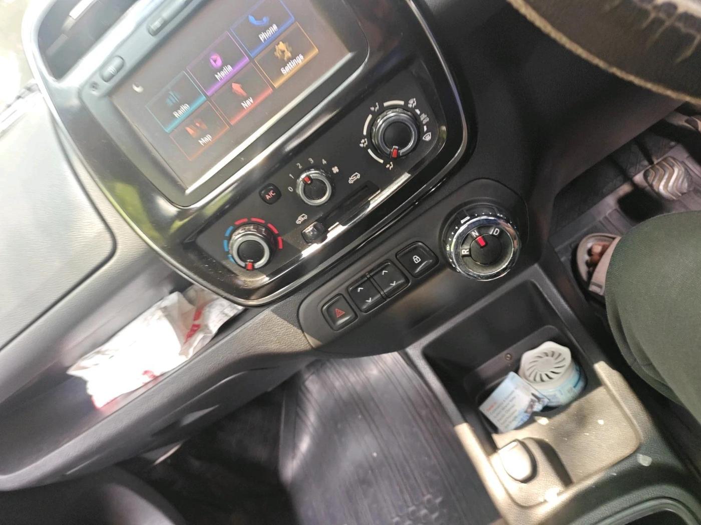 2017 Renault Kwid RXT 1.0 AMT (O), Petrol, Automatic, 90,829 km, interior
