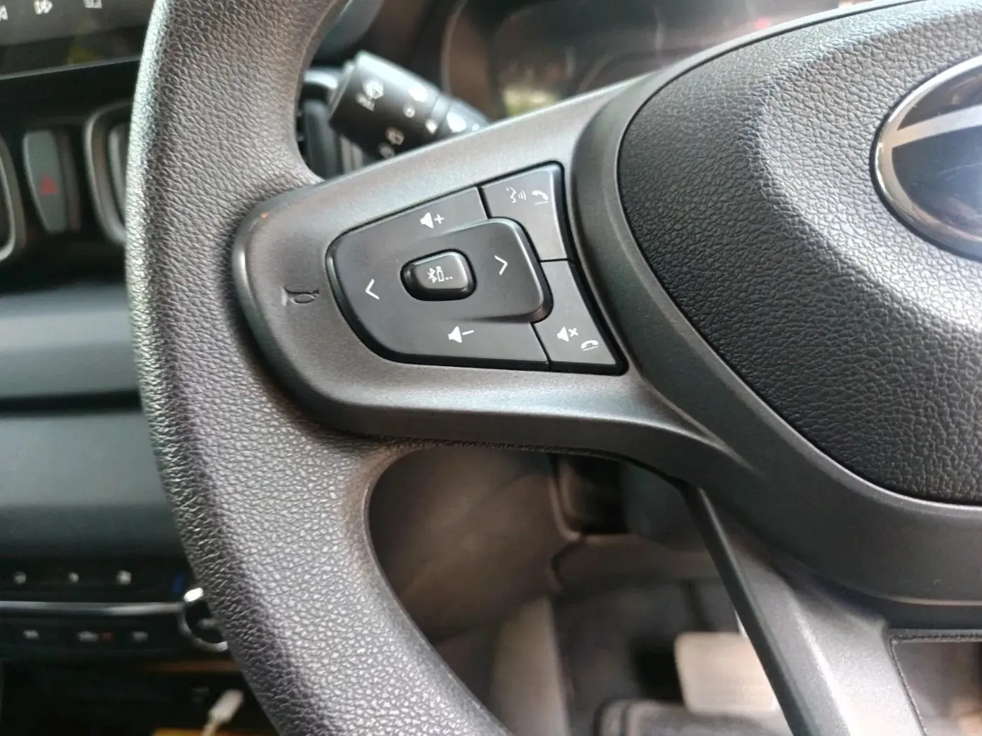 2025 Tata PUNCH Accomplished Plus Camo Edition AMT, Petrol, Automatic, 4,834 km, interior