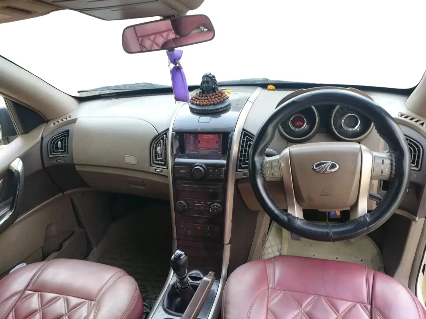 2012 Mahindra XUV500 W8, Diesel, Manual, 1,13,222 km, interior