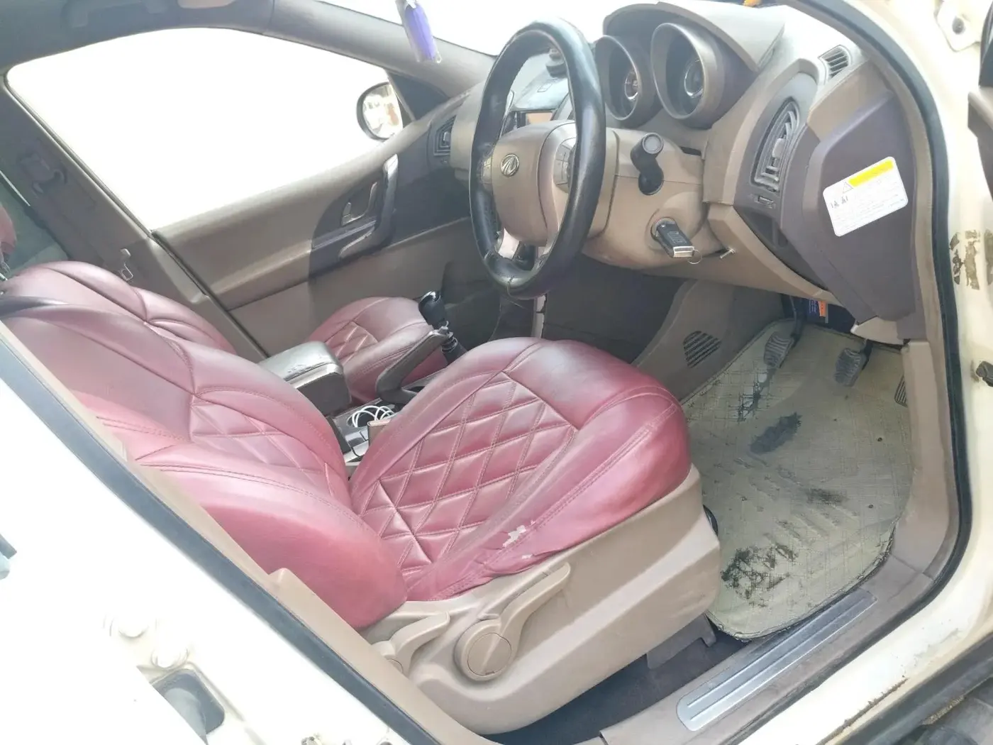 2012 Mahindra XUV500 W8, Diesel, Manual, 1,13,222 km, interior
