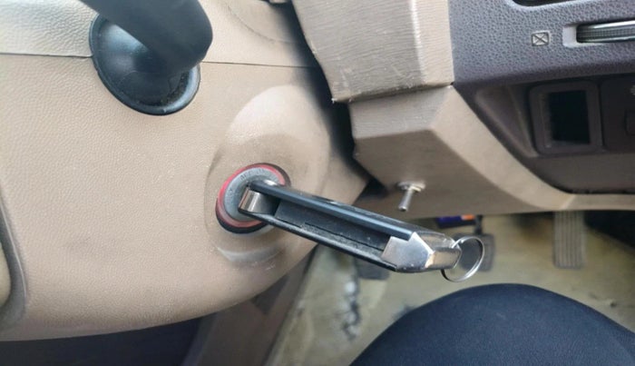 2012 Mahindra XUV500 W8, Diesel, Manual, 1,13,222 km, interior