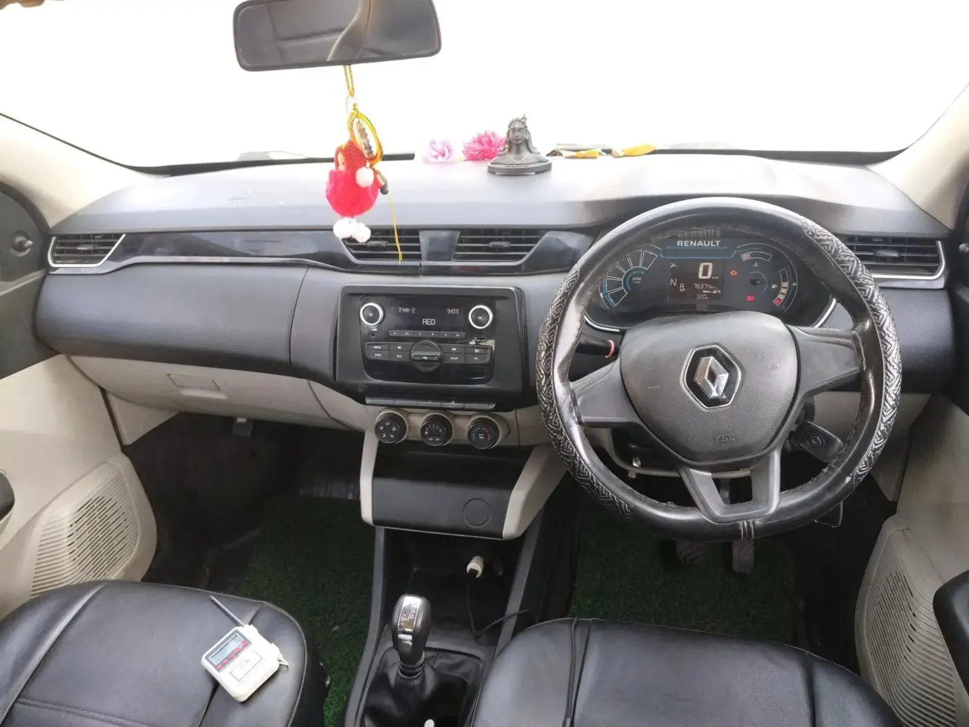 2020 Renault TRIBER RXL AMT, Petrol, Automatic, 76,374 km, interior