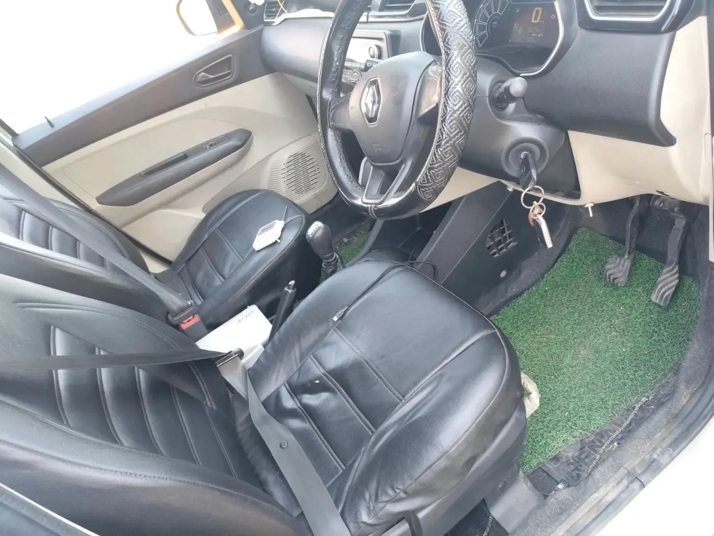 2020 Renault TRIBER RXL AMT, Petrol, Automatic, 76,374 km, interior