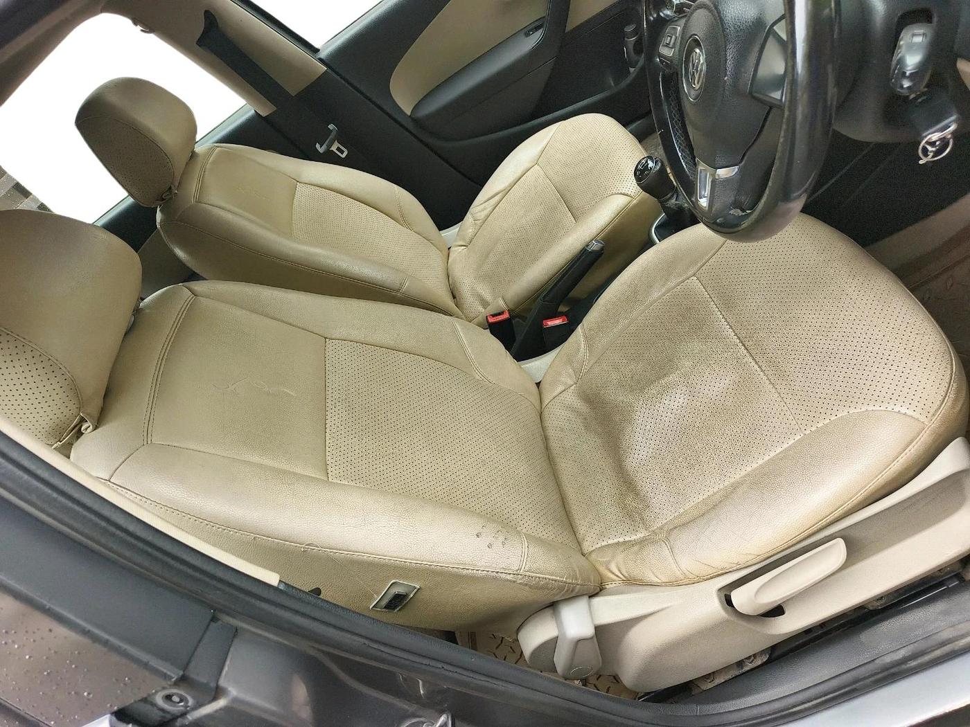 2013 Volkswagen Polo COMFORTLINE 1.2L, Diesel, Manual, 1,06,837 km, interior