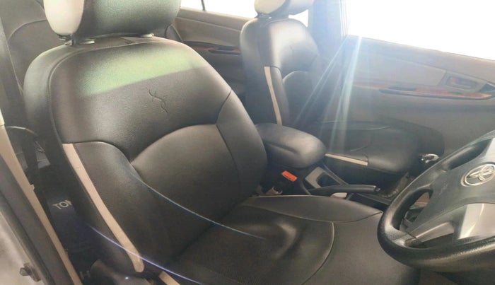 2015 Toyota Innova 2.5 GX 8 STR, Diesel, Manual, 44,229 km, interior