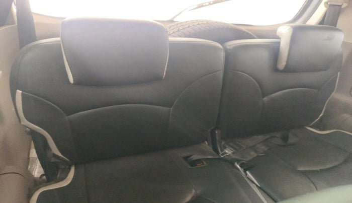 2015 Toyota Innova 2.5 GX 8 STR, Diesel, Manual, 44,229 km, interior