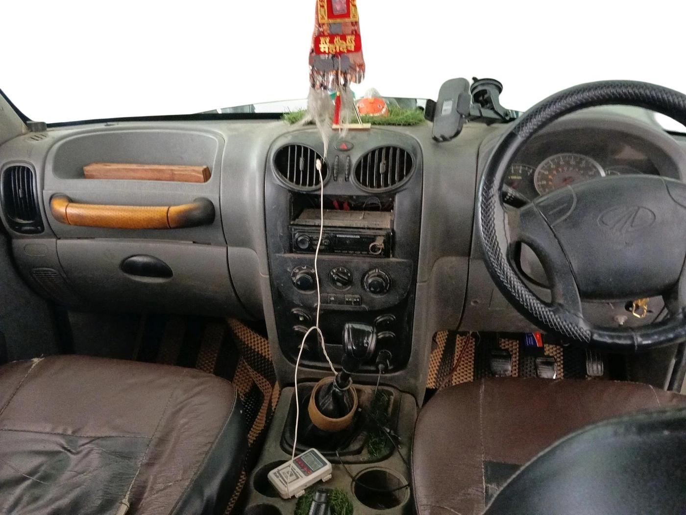 2013 Mahindra Scorpio EX M2DI, Diesel, Manual, 2,95,631 km, interior