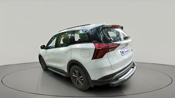 2022 Mahindra XUV700 AX 5 D MT 5 STR, Diesel, Manual, 1,29,000 km, exterior