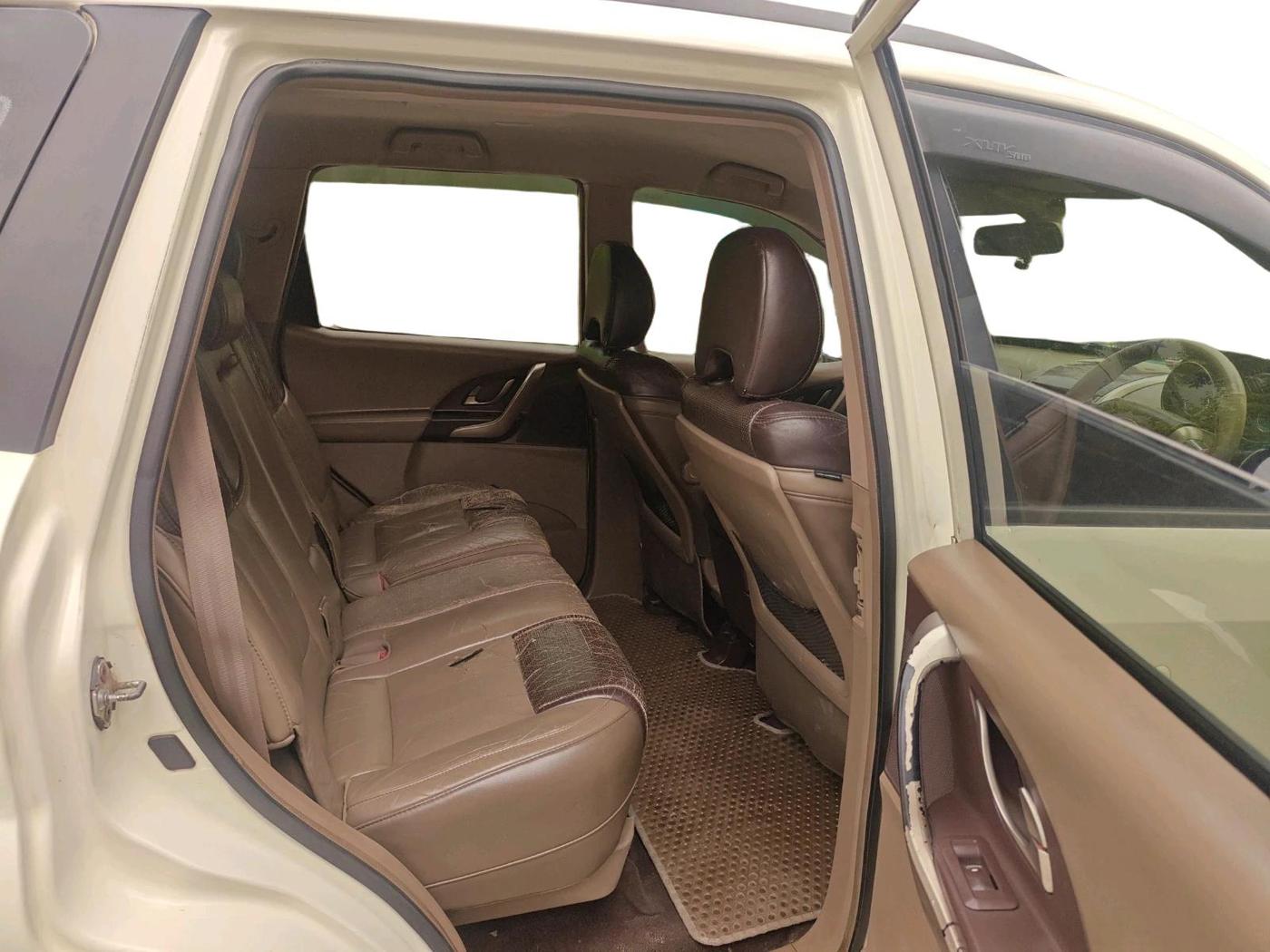 2012 Mahindra XUV500 W8, Diesel, Manual, 1,26,052 km, interior