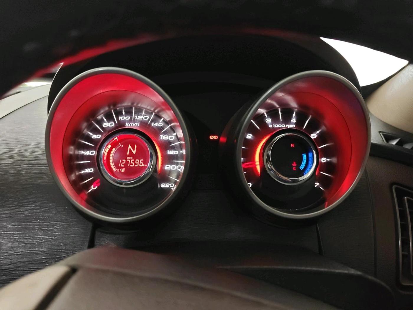 2012 Mahindra XUV500 W8, Diesel, Manual, 1,27,596 km, interior