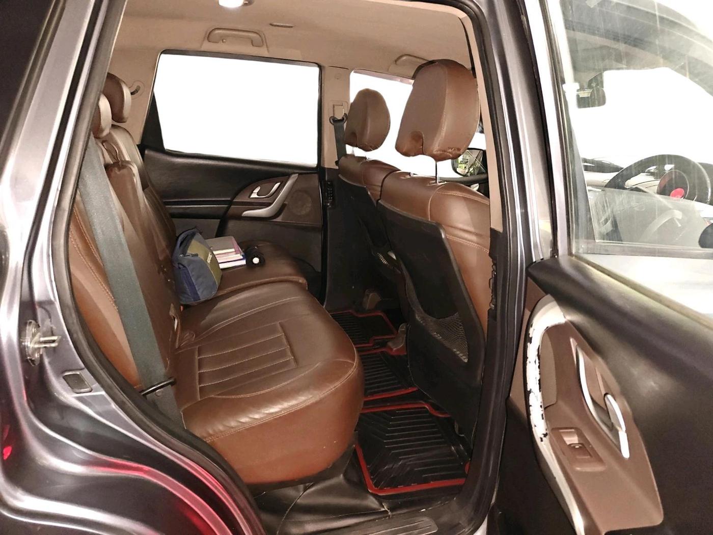 2012 Mahindra XUV500 W8, Diesel, Manual, 1,27,596 km, interior