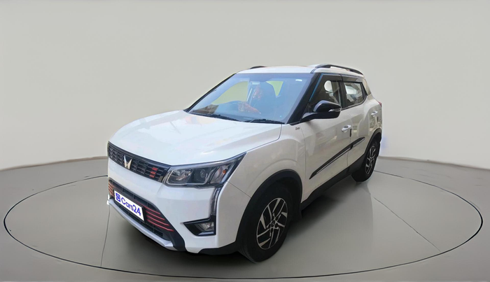 2023 Mahindra XUV300 W8 1.2 PETROL, Petrol, Manual, 44,441 km, exterior