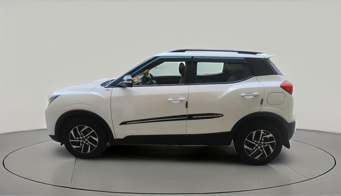 2023 Mahindra XUV300 W8 1.2 PETROL, Petrol, Manual, 44,441 km, exterior