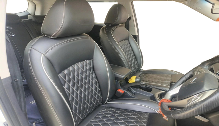 2023 Mahindra XUV300 W8 1.2 PETROL, Petrol, Manual, 44,441 km, interior