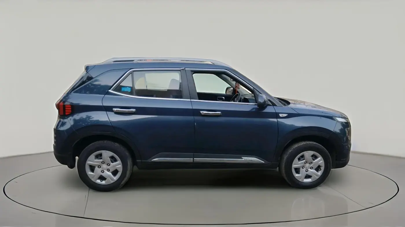 2022 Hyundai VENUE S 1.2, Petrol, Manual, 52,684 km, exterior