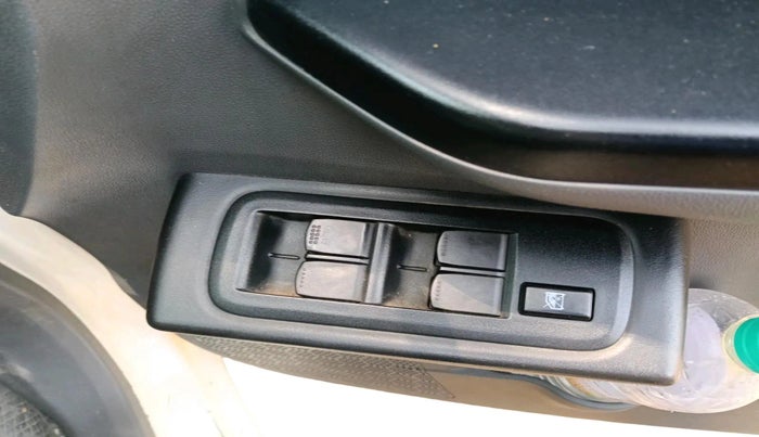 2019 Mahindra Kuv100 K2 TRIP D, Diesel, Manual, 1,00,217 km, interior