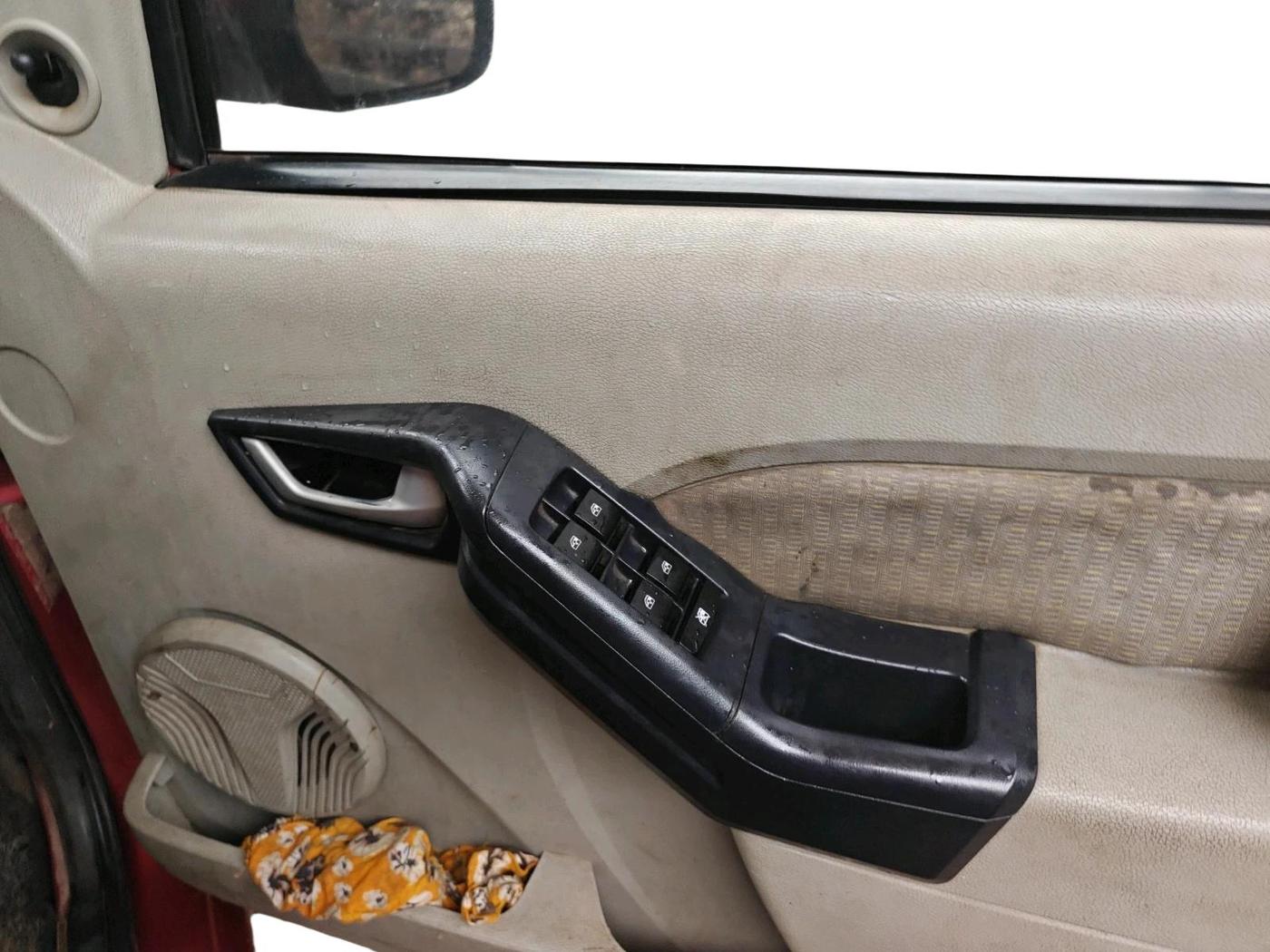 2013 Mahindra Verito 1.5 D4, Diesel, Manual, 2,80,222 km, interior