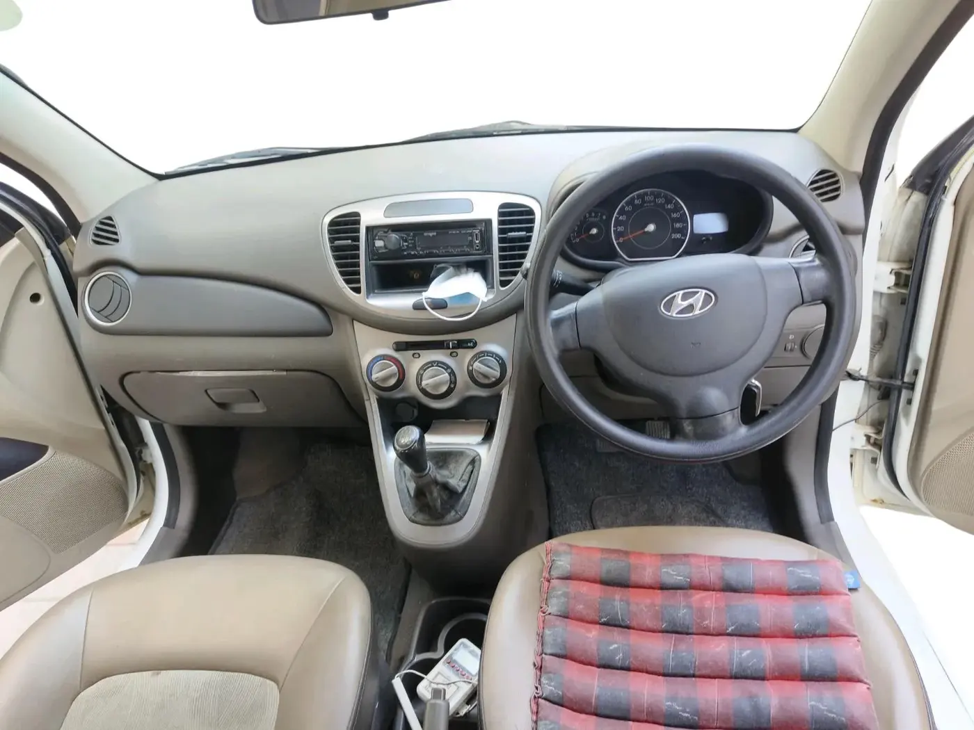 2015 Hyundai i10 MAGNA 1.1, Petrol, Manual, 67,953 km, interior