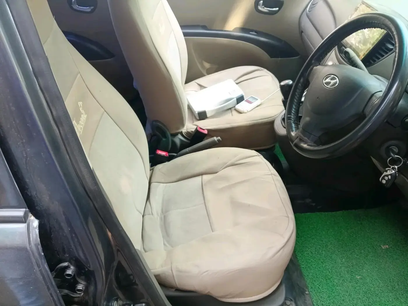 2012 Hyundai i10 SPORTZ 1.2, Petrol, Manual, 42,301 km, interior