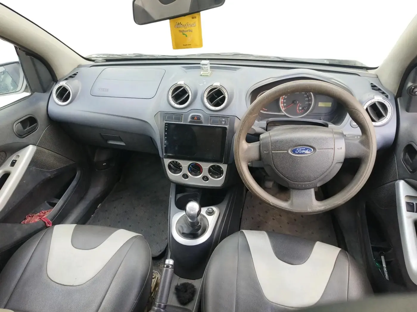 2013 Ford Figo TITANIUM 1.4 DIESEL, Diesel, Manual, 1,07,238 km, interior