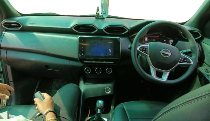 2025 Nissan MAGNITE N-Connecta B4D 1.0 Petrol AMT, Petrol, Automatic, 13,173 km, interior