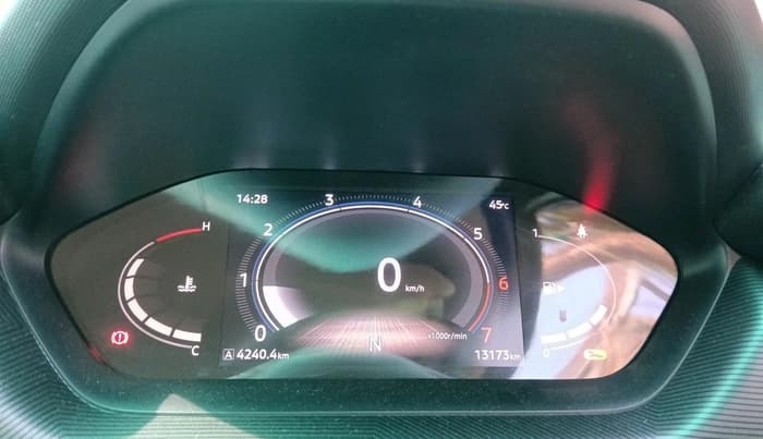 2025 Nissan MAGNITE N-Connecta B4D 1.0 Petrol AMT, Petrol, Automatic, 13,173 km, interior