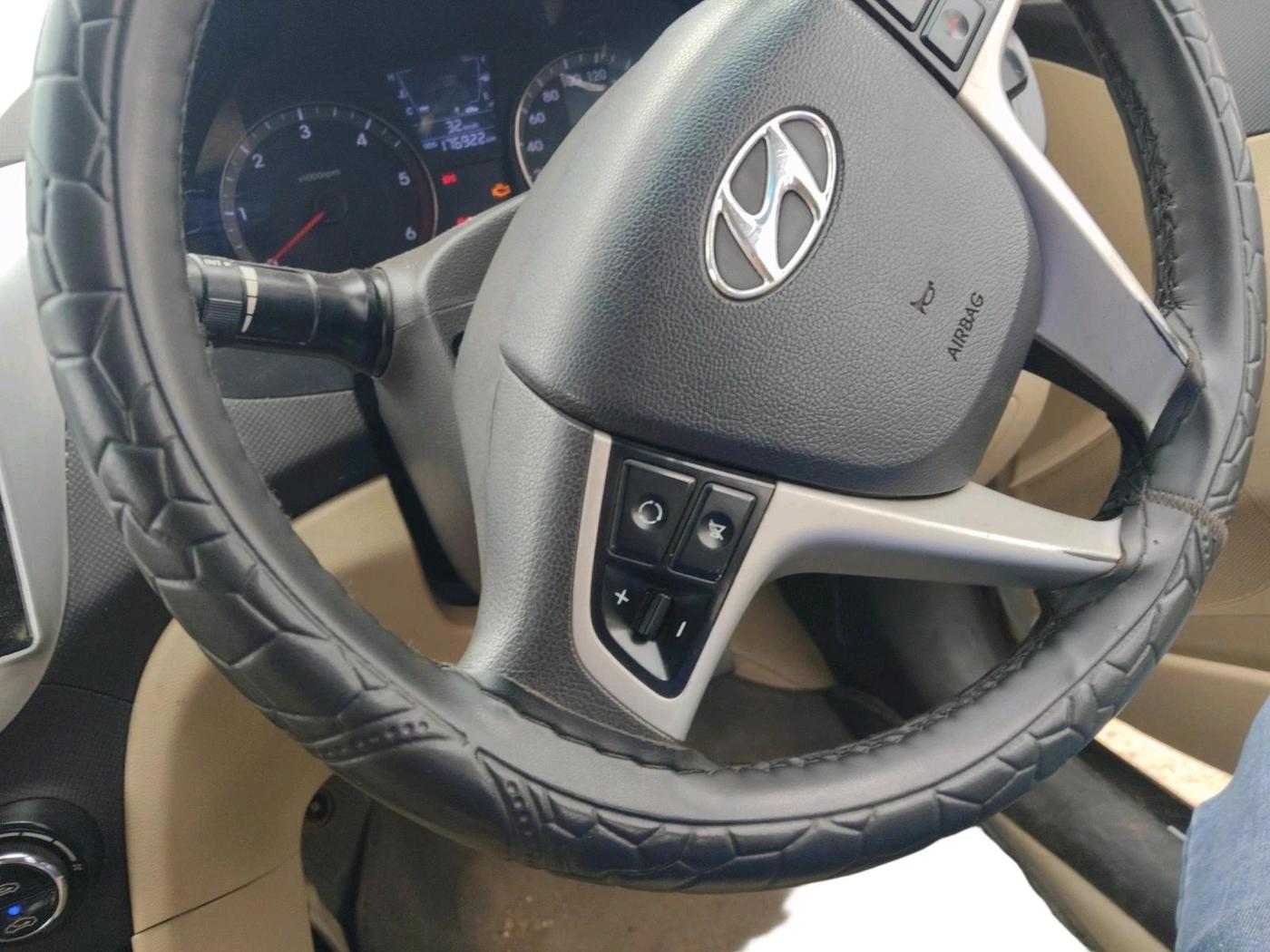 2013 Hyundai Verna FLUIDIC 1.6 CRDI SX, Diesel, Manual, 1,76,922 km, interior
