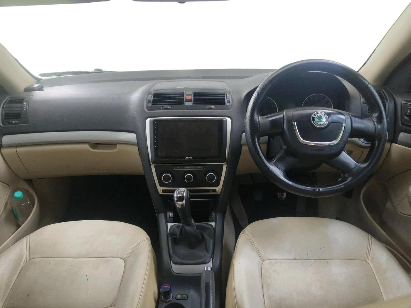 2012 Skoda Laura AMBIENTE 2.0 TDI CR MT, Diesel, Manual, 1,13,165 km, interior