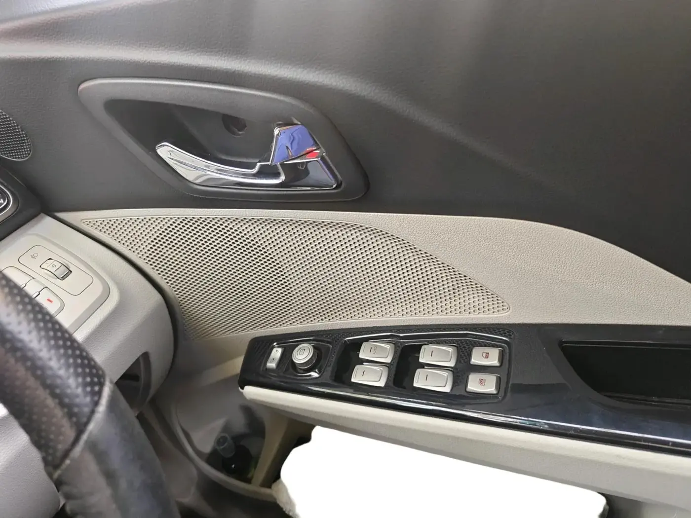 2019 Mahindra XUV300 W8 (O) 1.2 PETROL, Petrol, Manual, 38,965 km, interior