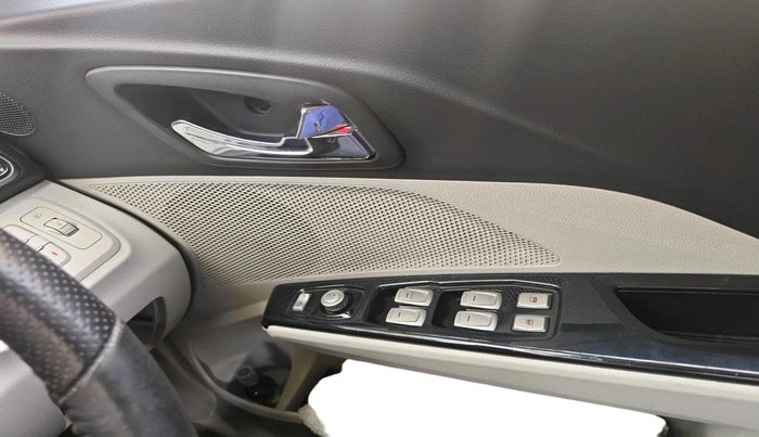 2019 Mahindra XUV300 W8 (O) 1.2 PETROL, Petrol, Manual, 38,965 km, interior