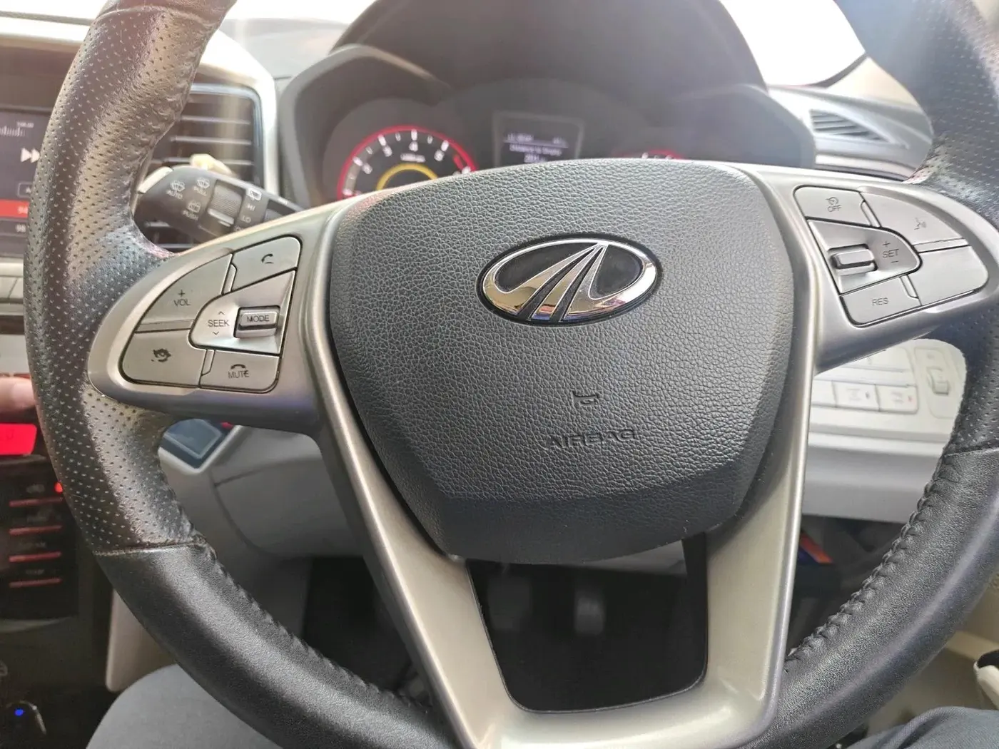 2019 Mahindra XUV300 W8 (O) 1.2 PETROL, Petrol, Manual, 38,965 km, interior
