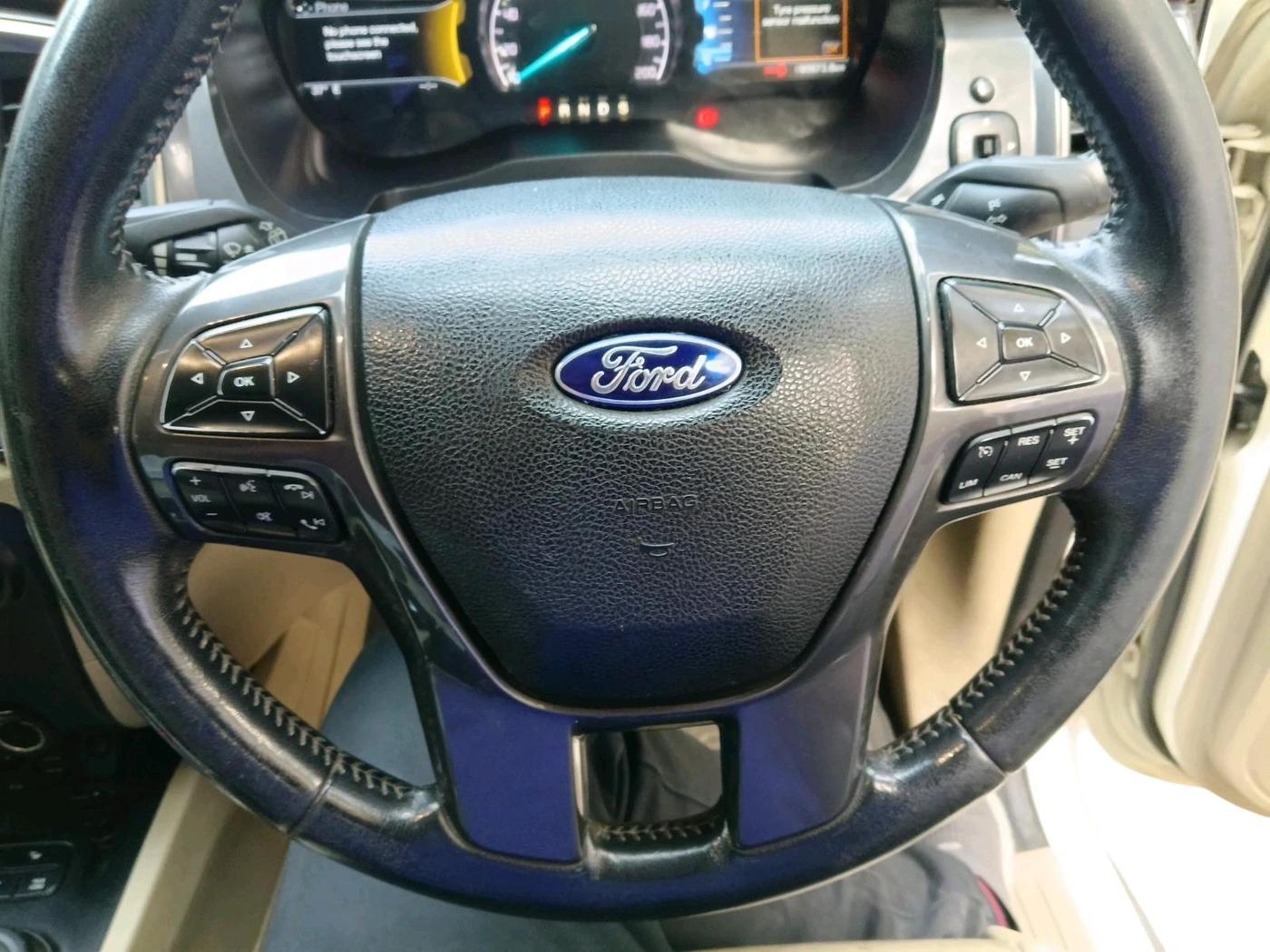 2016 Ford Endeavour TITANIUM 3.2 4X4 AT, Diesel, Automatic, 1,50,000 km, interior