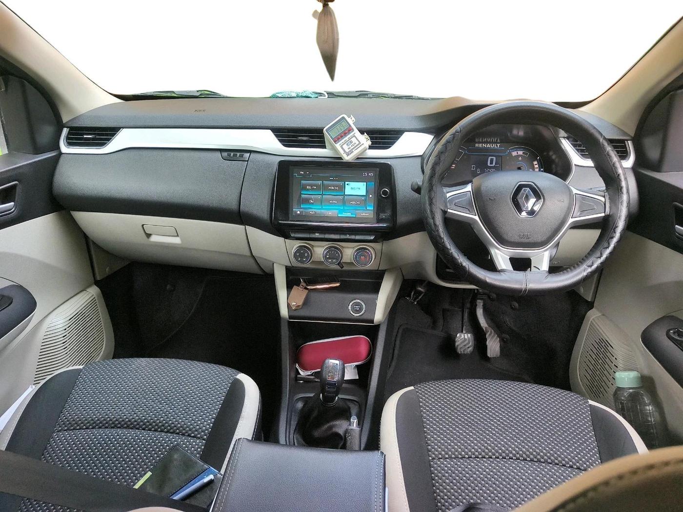 2020 Renault TRIBER RXZ AMT, Petrol, Automatic, 52,408 km, interior