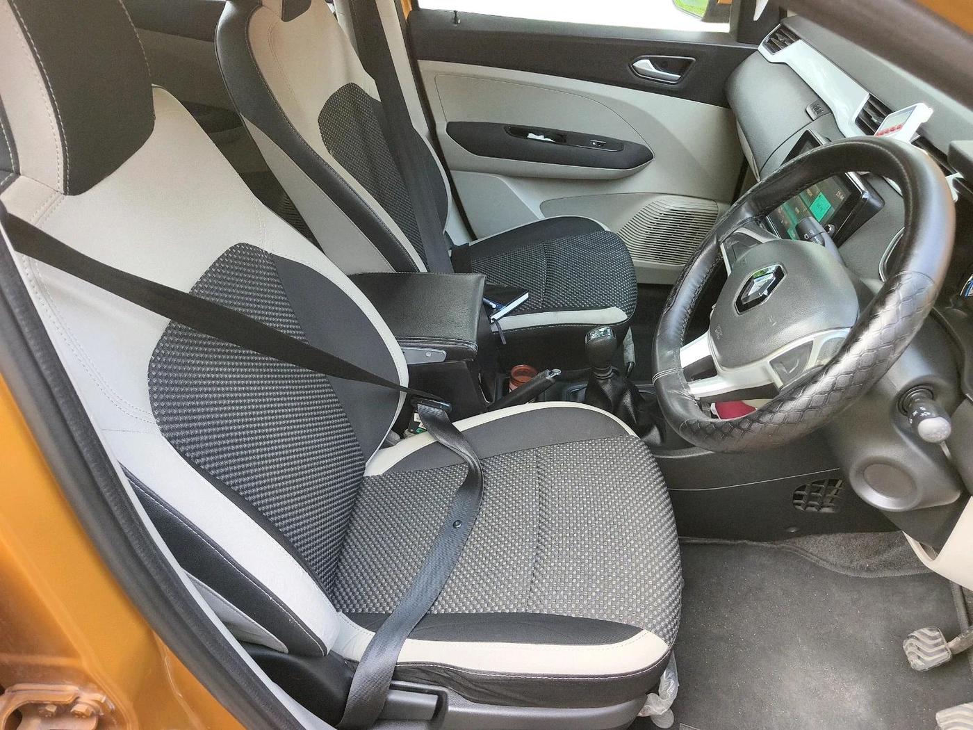 2020 Renault TRIBER RXZ AMT, Petrol, Automatic, 52,408 km, interior