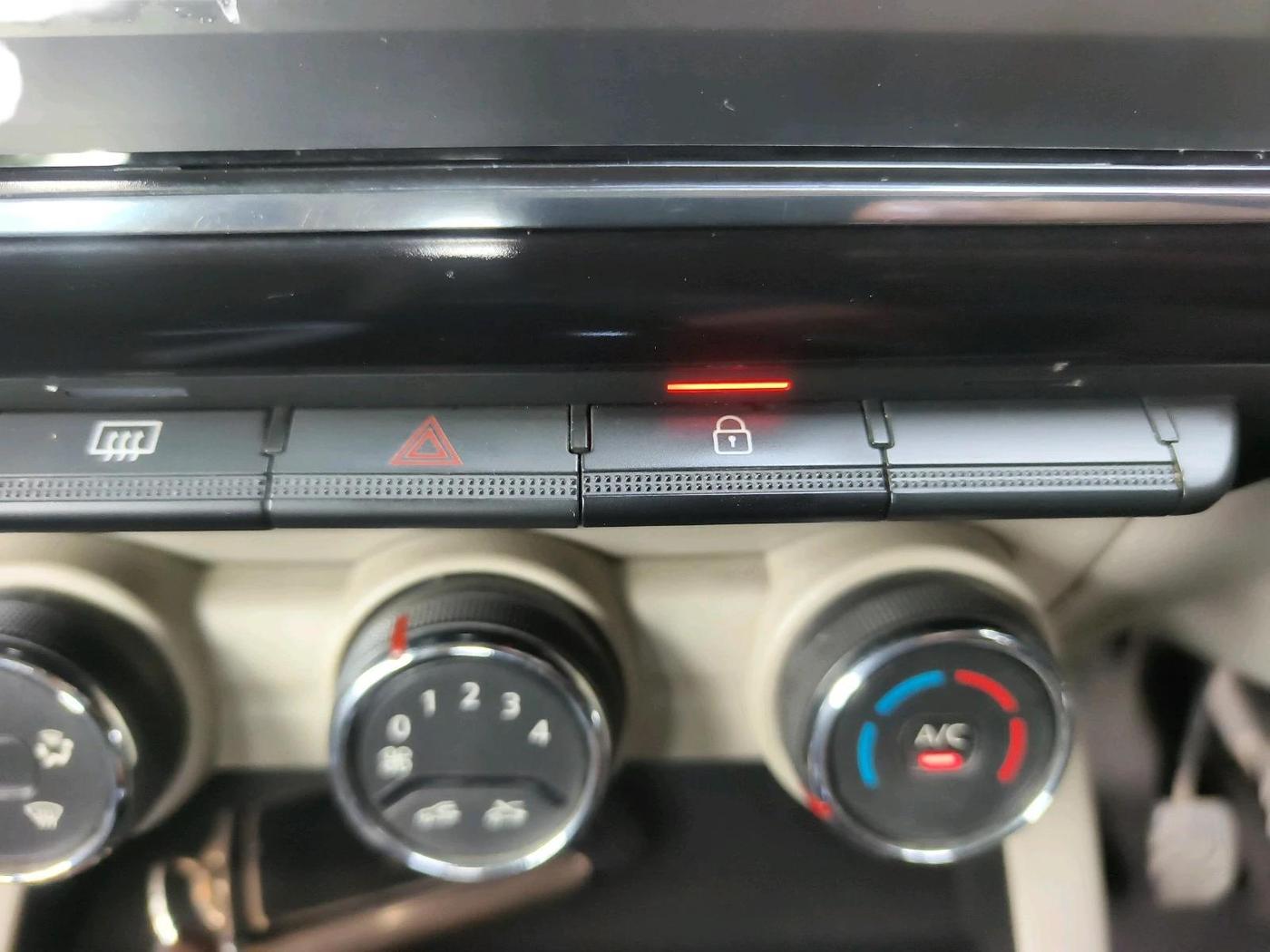 2020 Renault TRIBER RXZ AMT, Petrol, Automatic, 52,408 km, interior