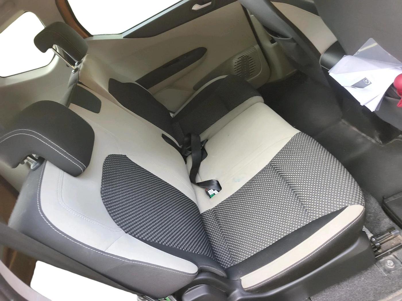 2020 Renault TRIBER RXZ AMT, Petrol, Automatic, 52,408 km, interior