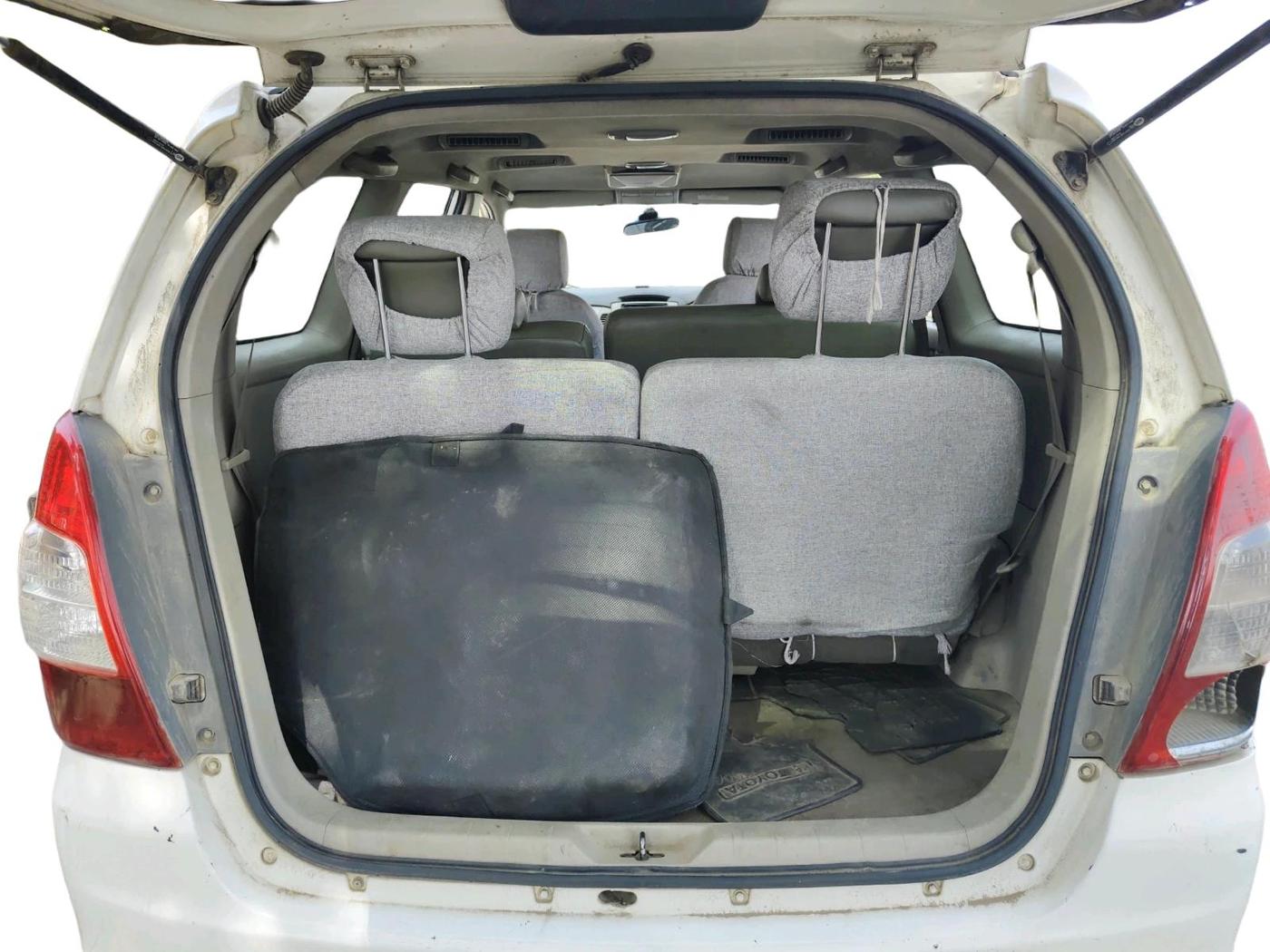 2012 Toyota Innova GX 2.5 7 STR, Diesel, Manual, 2,52,220 km, exterior