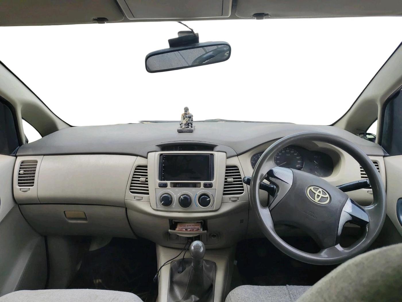 2012 Toyota Innova GX 2.5 7 STR, Diesel, Manual, 2,52,220 km, interior